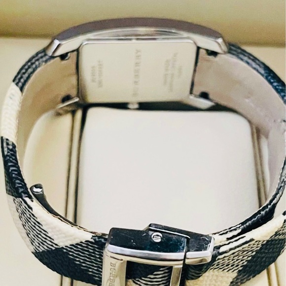 100% Authentic Burberry Watch for women - Picture 4 of 7